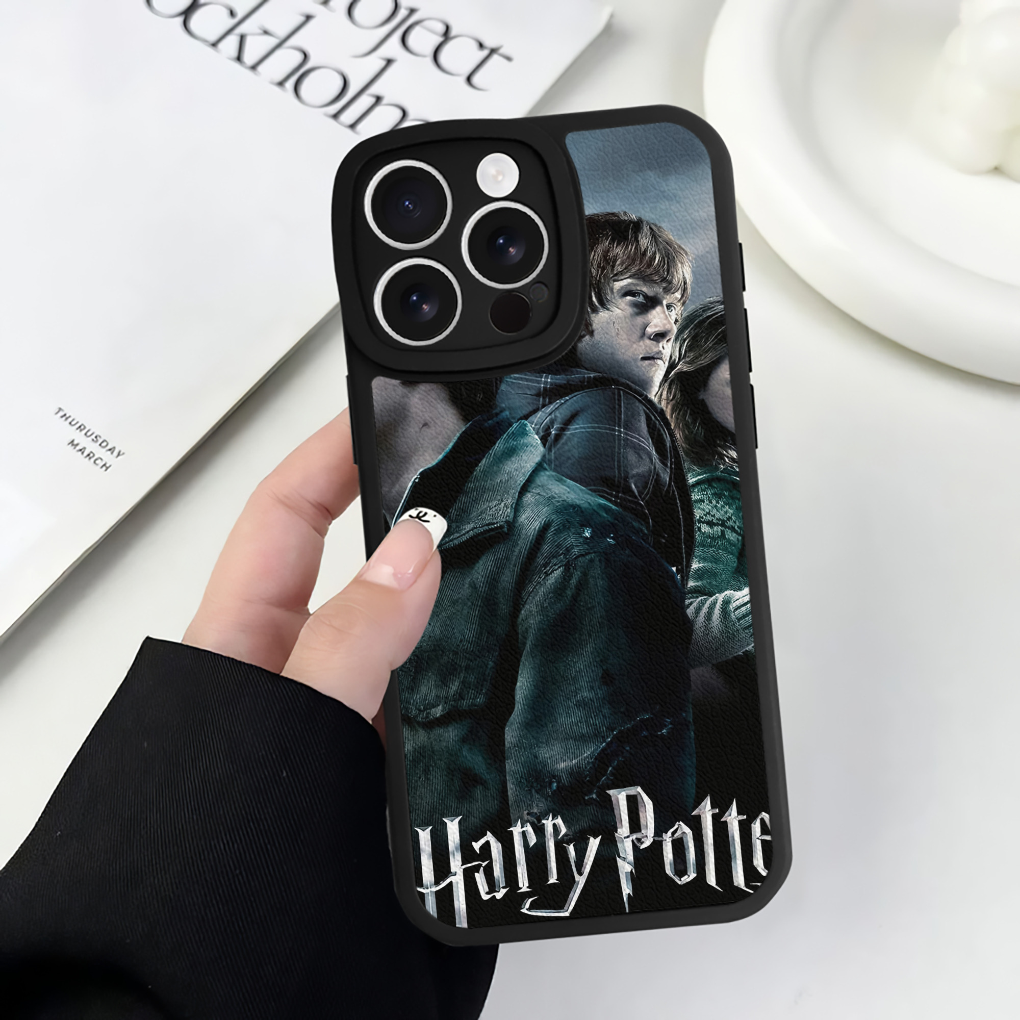 （画像用） Harry Potter ハリー・ポッターシリーズ 【iPhone 16シリーズ対応】シリコンスマホケース（レザー調） 材質：シリコン